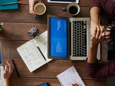 2025年香港汇丰One账户开户政策解析：红蓝狮子卡+Say Hello邮件全攻略