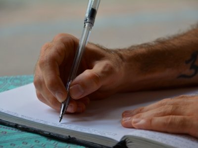 2025年怀俄明州与特拉华州LLC对比：费用、税务、隐私与投资优势全解析