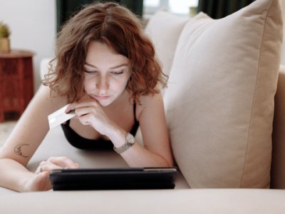 2025新版W-9表格详解：用途、填写与报税影响全知道！