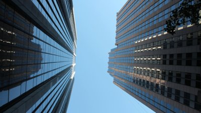 AI手串、AI调香、AI相机……这些新玩意儿真能帮小摊贩活下去? AI手串、AI调香、AI相机……这些新玩意儿真能帮小摊贩活下去?